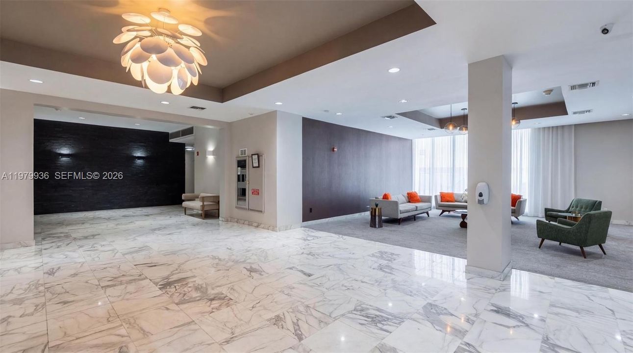 For Sale: $428,000 (1 beds, 2 baths, 918 Square Feet)