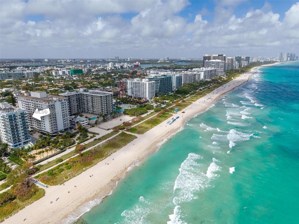 For Sale: $428,000 (1 beds, 2 baths, 918 Square Feet)