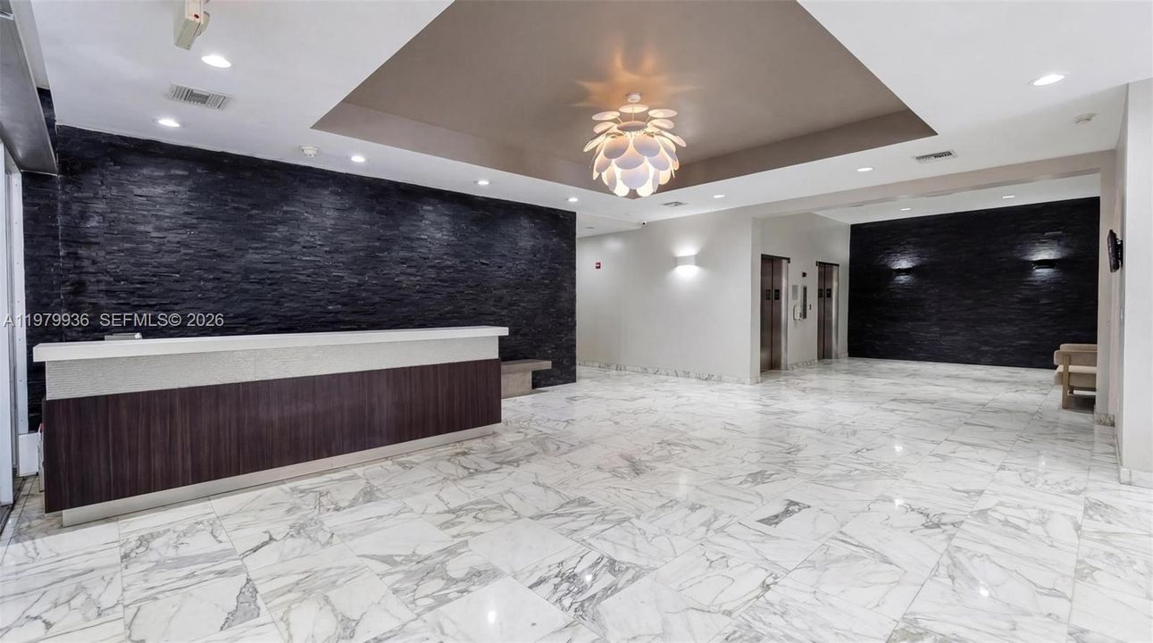 For Sale: $428,000 (1 beds, 2 baths, 918 Square Feet)