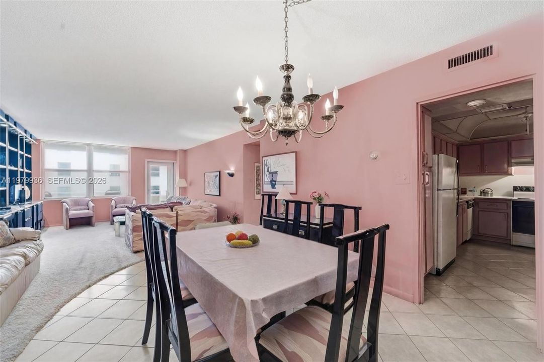 For Sale: $428,000 (1 beds, 2 baths, 918 Square Feet)
