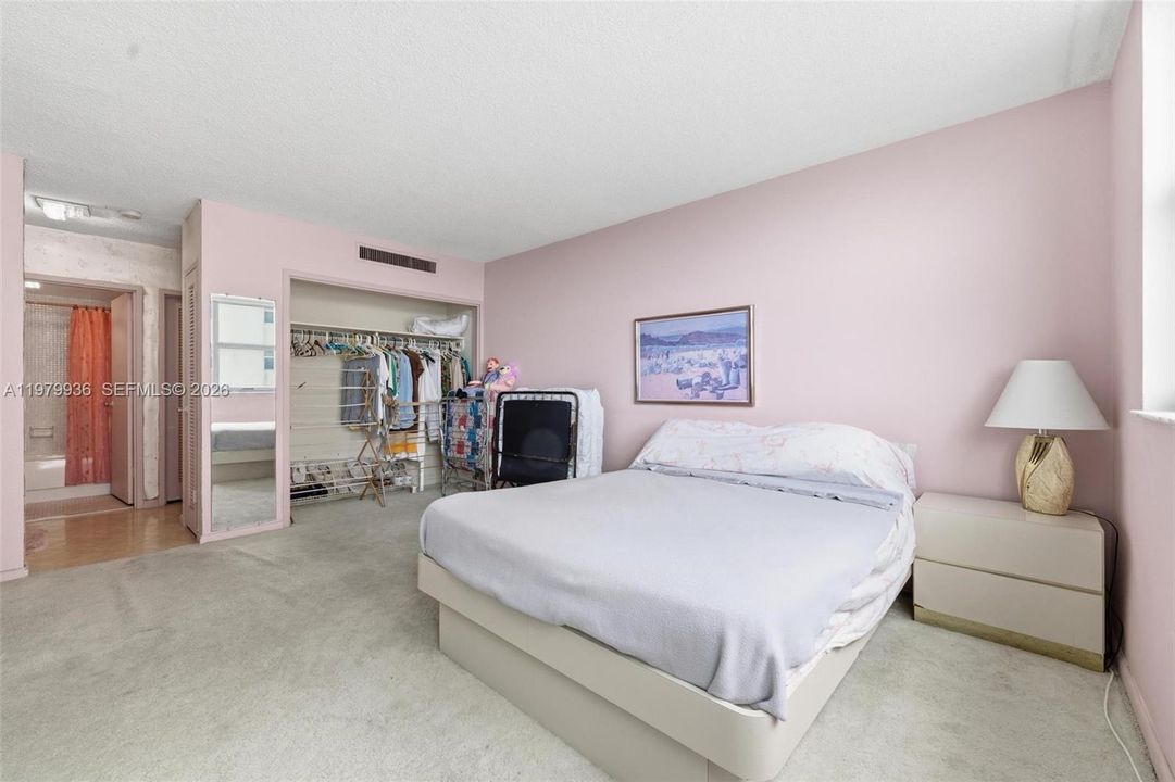 For Sale: $428,000 (1 beds, 2 baths, 918 Square Feet)