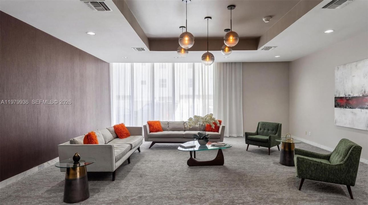For Sale: $428,000 (1 beds, 2 baths, 918 Square Feet)