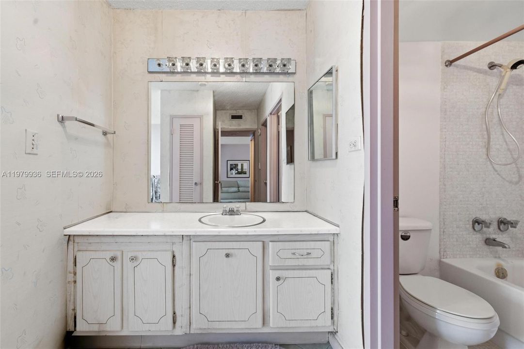 For Sale: $428,000 (1 beds, 2 baths, 918 Square Feet)