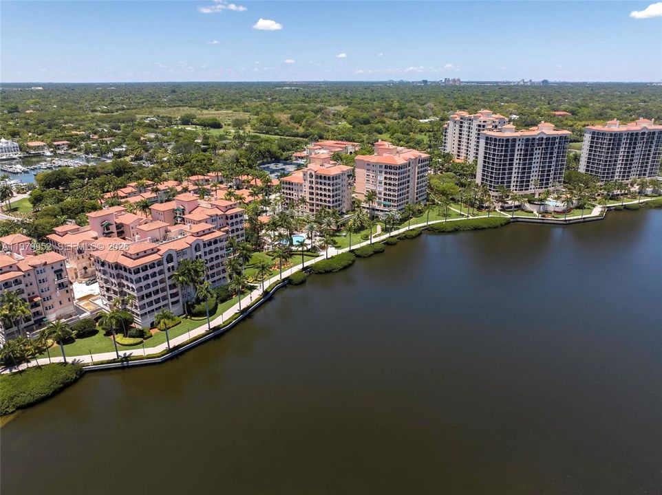 En Venta: $2,175,000 (3 camas, 3 baños, 2980 Pies cuadrados)