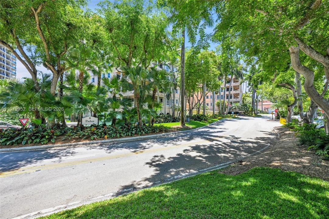 En Venta: $2,175,000 (3 camas, 3 baños, 2980 Pies cuadrados)