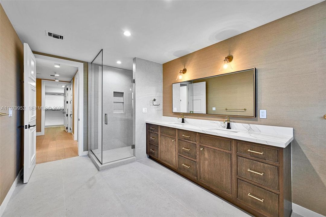 En Venta: $2,175,000 (3 camas, 3 baños, 2980 Pies cuadrados)