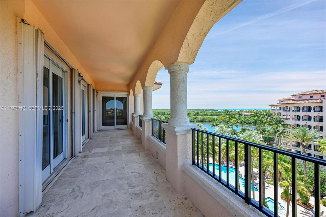 En Venta: $2,175,000 (3 camas, 3 baños, 2980 Pies cuadrados)