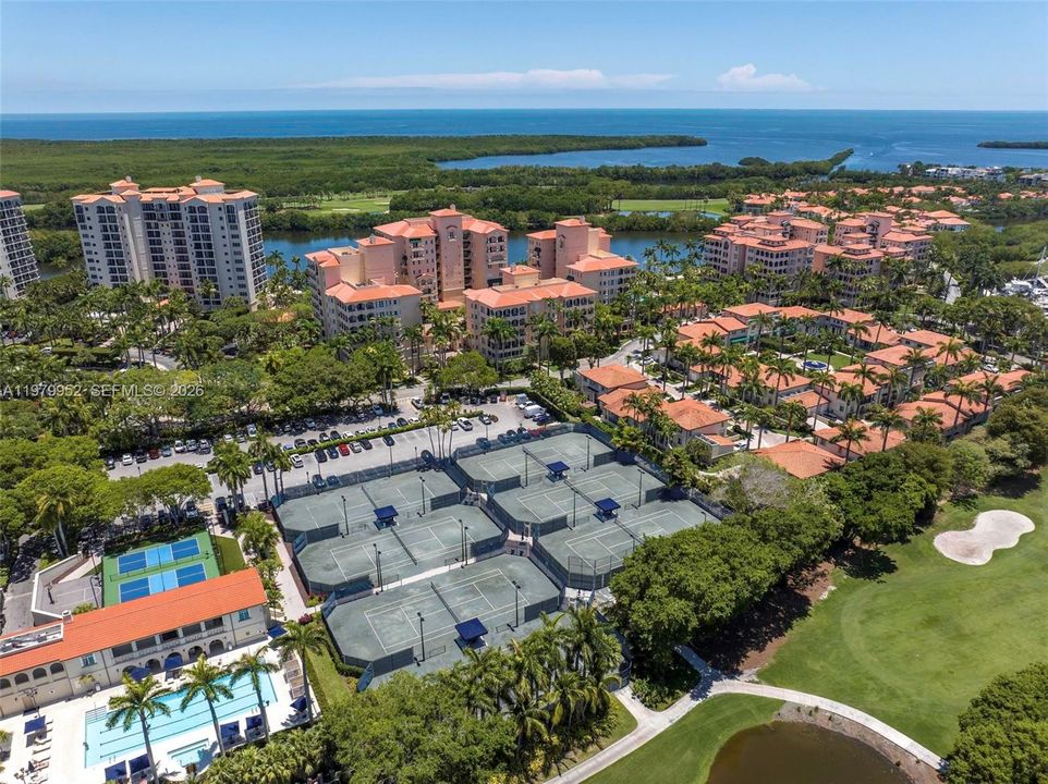 En Venta: $2,175,000 (3 camas, 3 baños, 2980 Pies cuadrados)