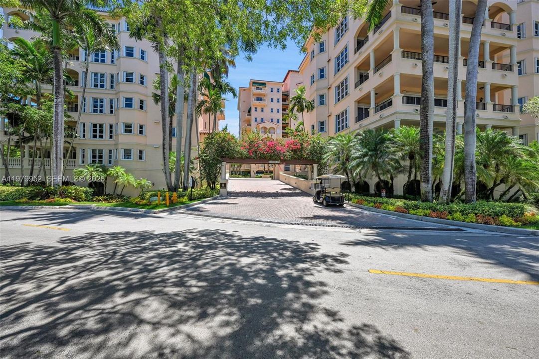 En Venta: $2,175,000 (3 camas, 3 baños, 2980 Pies cuadrados)