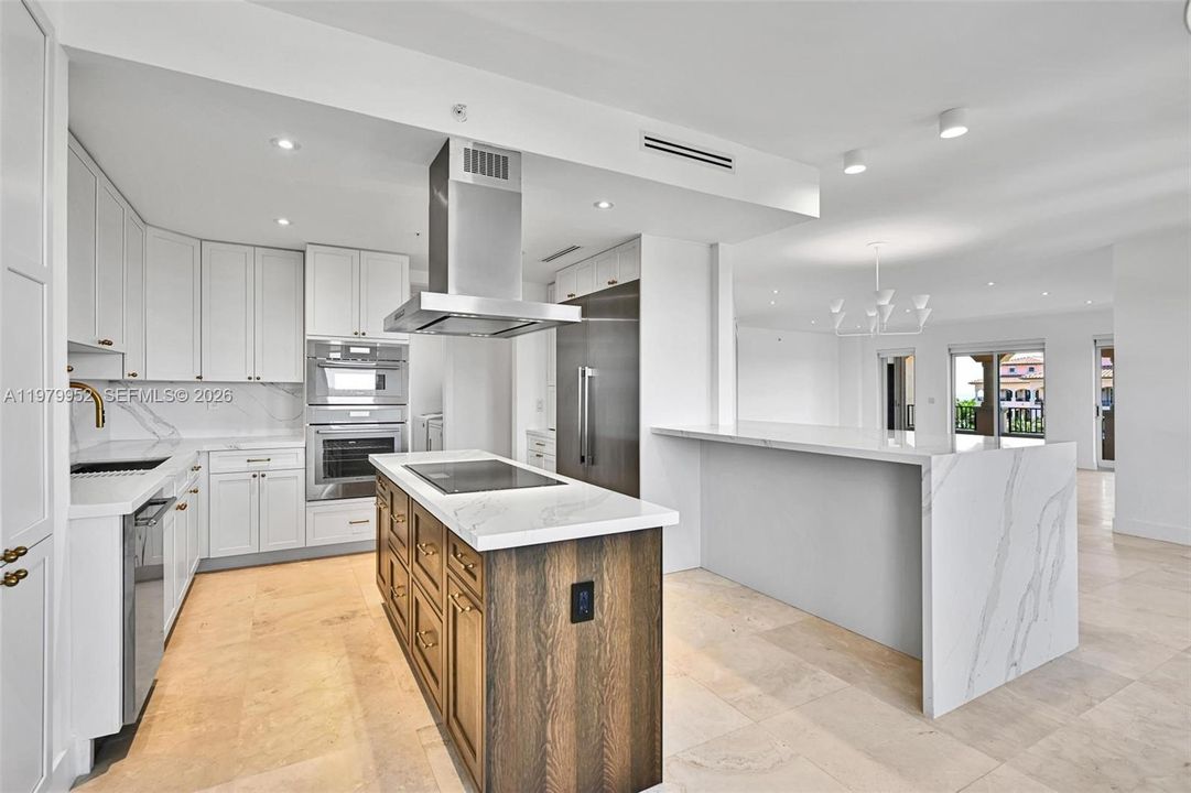 En Venta: $2,175,000 (3 camas, 3 baños, 2980 Pies cuadrados)