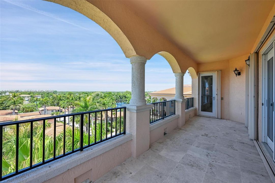 En Venta: $2,175,000 (3 camas, 3 baños, 2980 Pies cuadrados)