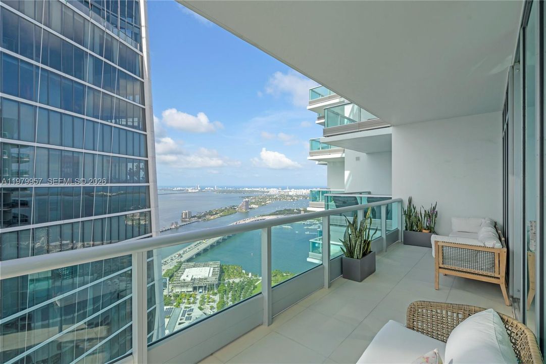 For Sale: $2,080,000 (3 beds, 3 baths, 2577 Square Feet)