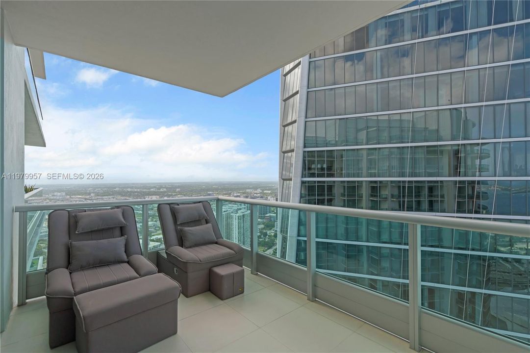For Sale: $2,080,000 (3 beds, 3 baths, 2577 Square Feet)