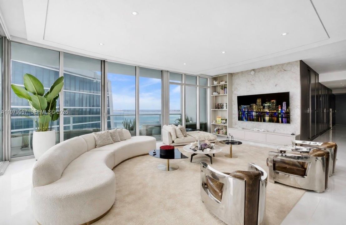 For Sale: $2,080,000 (3 beds, 3 baths, 2577 Square Feet)