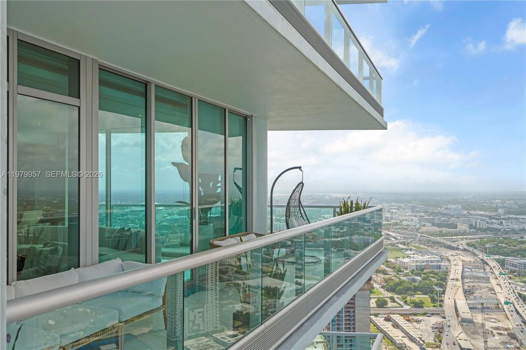 For Sale: $2,080,000 (3 beds, 3 baths, 2577 Square Feet)