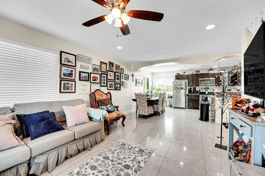 Unit1livingroom1a