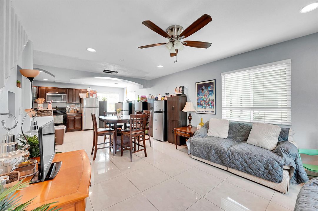 Unit2Livingroom1