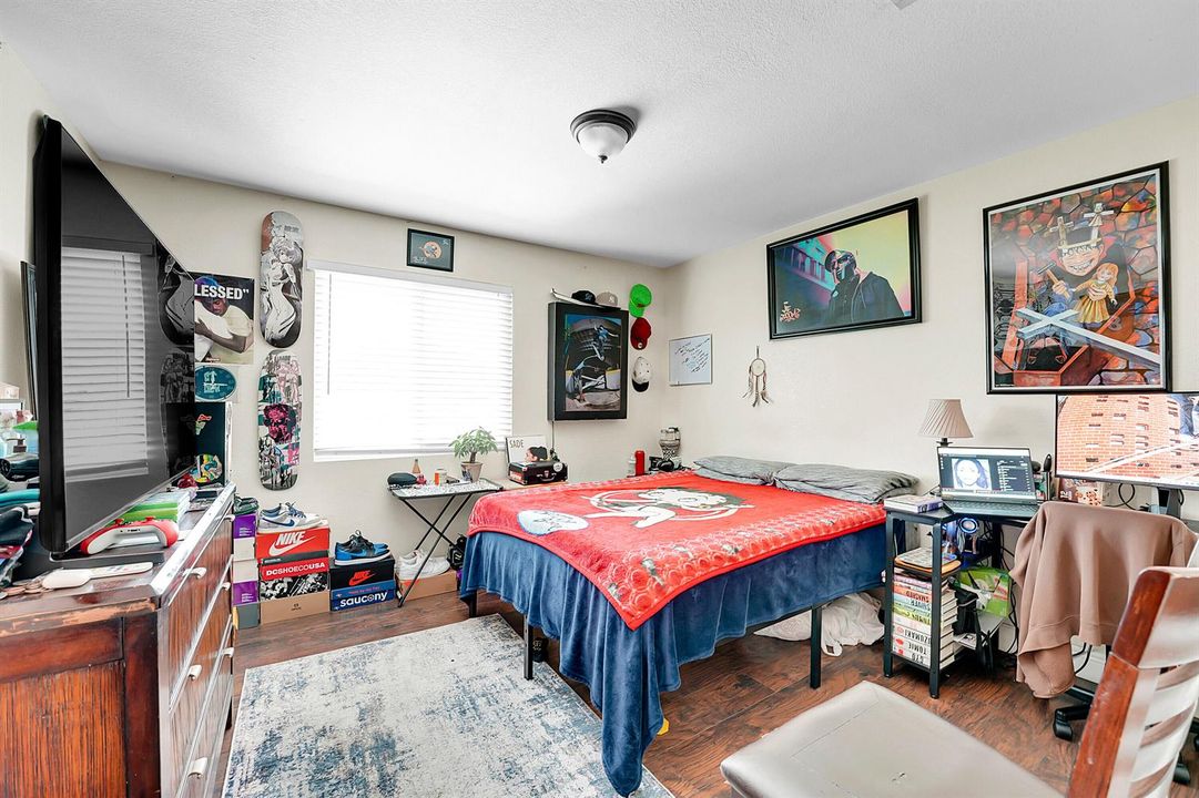 Unit2Bedroom5a