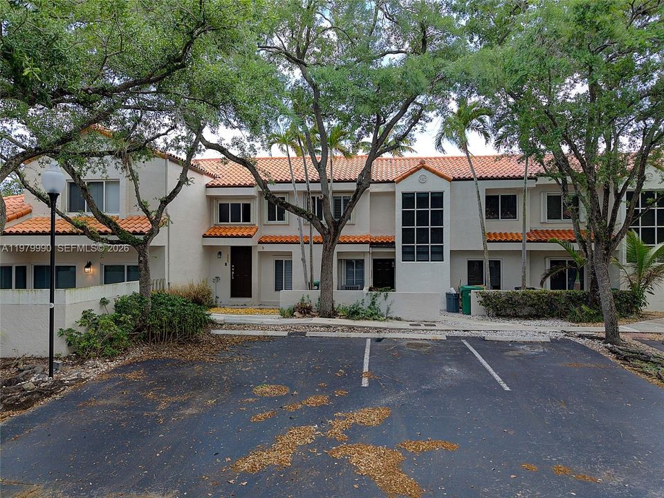 Activo con contrato: $495,000 (2 camas, 2 baños, 1216 Pies cuadrados)