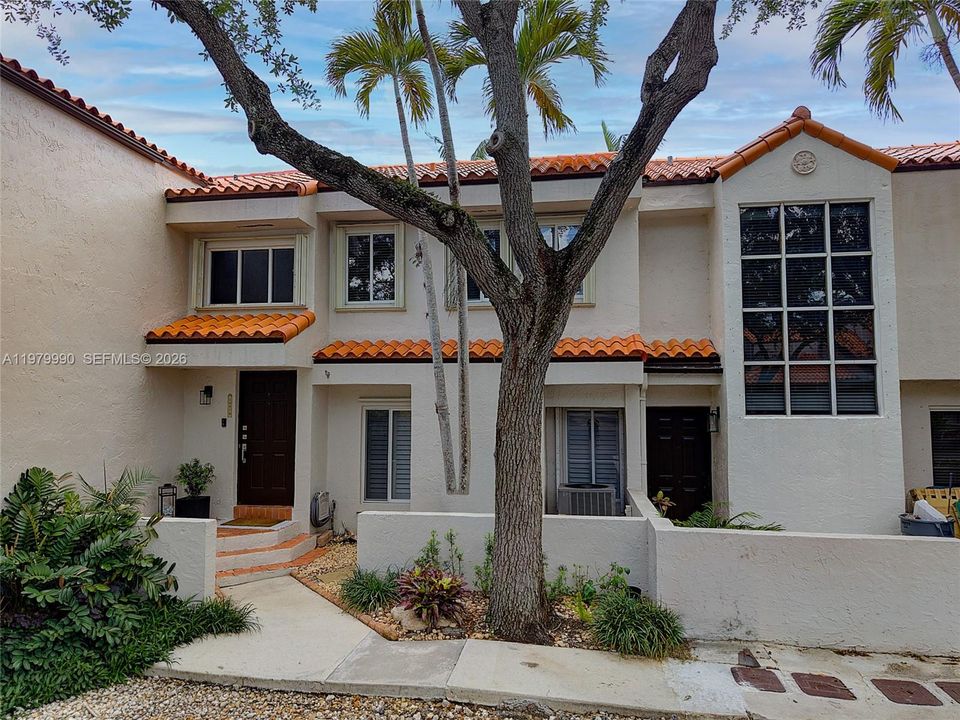 Activo con contrato: $495,000 (2 camas, 2 baños, 1216 Pies cuadrados)