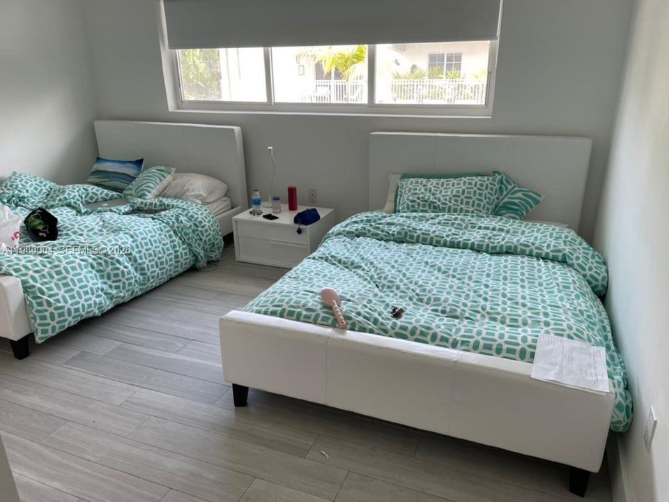 Под контрактом: $4,550 (2 спален, 2 ванн, 1250 Квадратных фут)