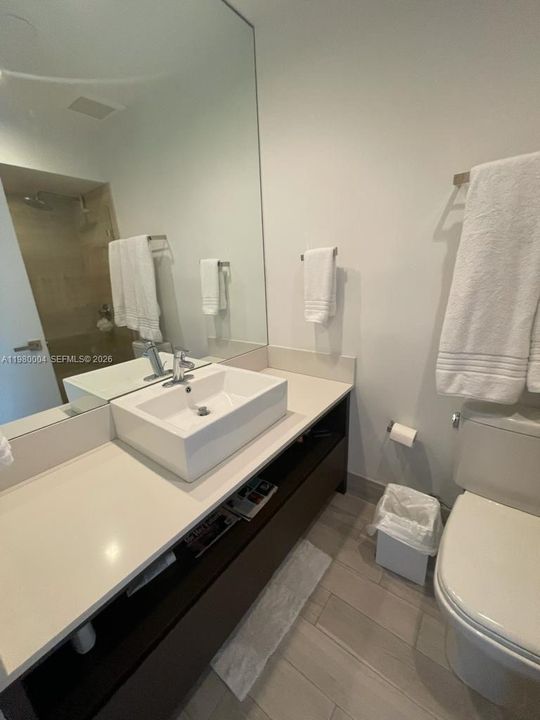Под контрактом: $4,550 (2 спален, 2 ванн, 1250 Квадратных фут)