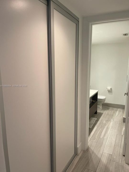 Под контрактом: $4,550 (2 спален, 2 ванн, 1250 Квадратных фут)