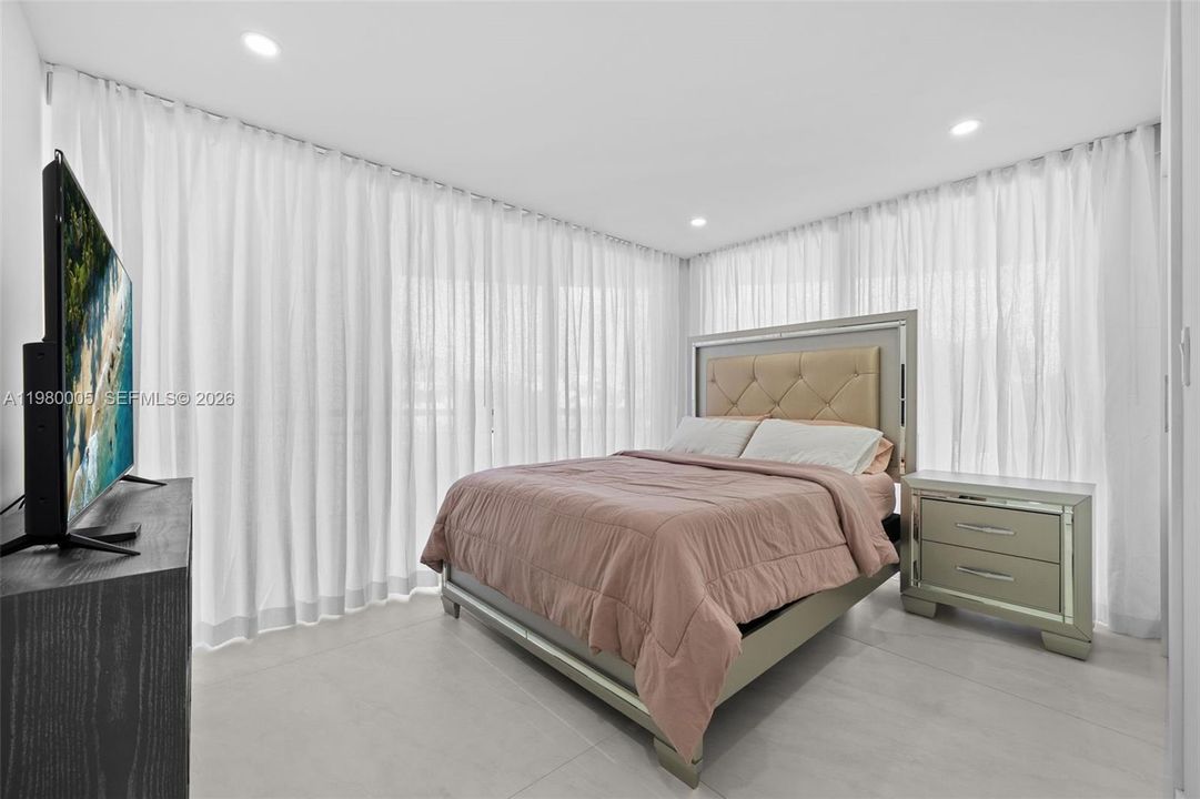 For Sale: $1,995,000 (3 beds, 3 baths, 1682 Square Feet)