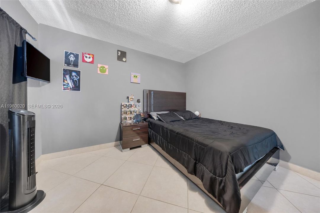 For Sale: $1,275,000 (3 beds, 1 baths, 1256 Square Feet)
