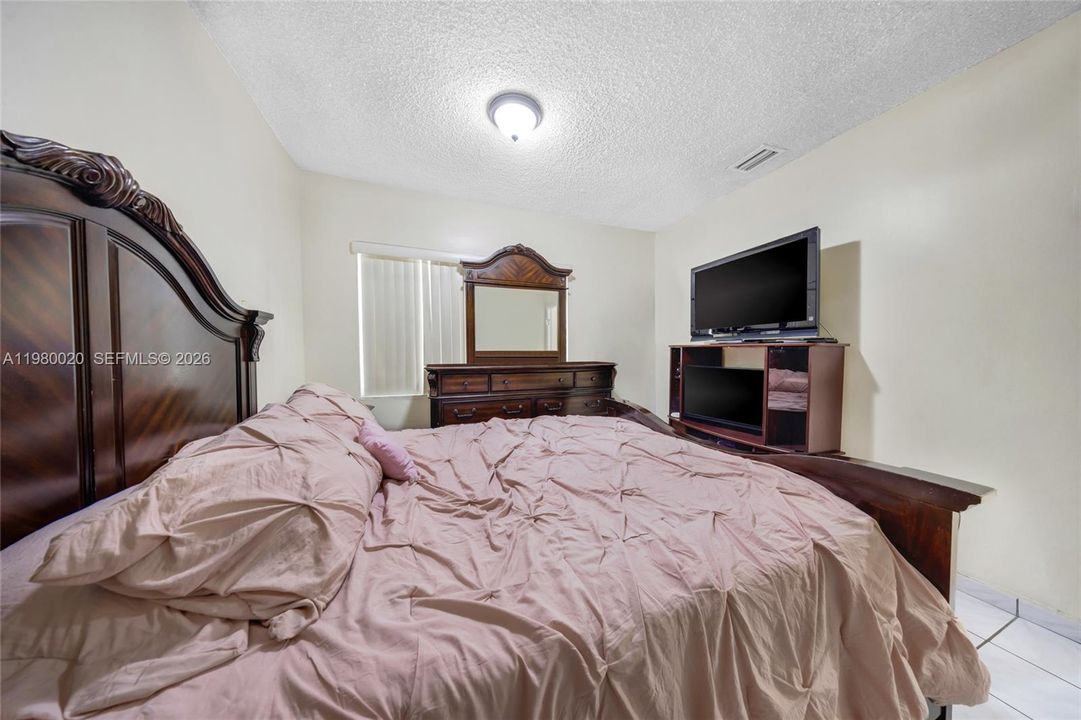 For Sale: $1,275,000 (3 beds, 1 baths, 1256 Square Feet)