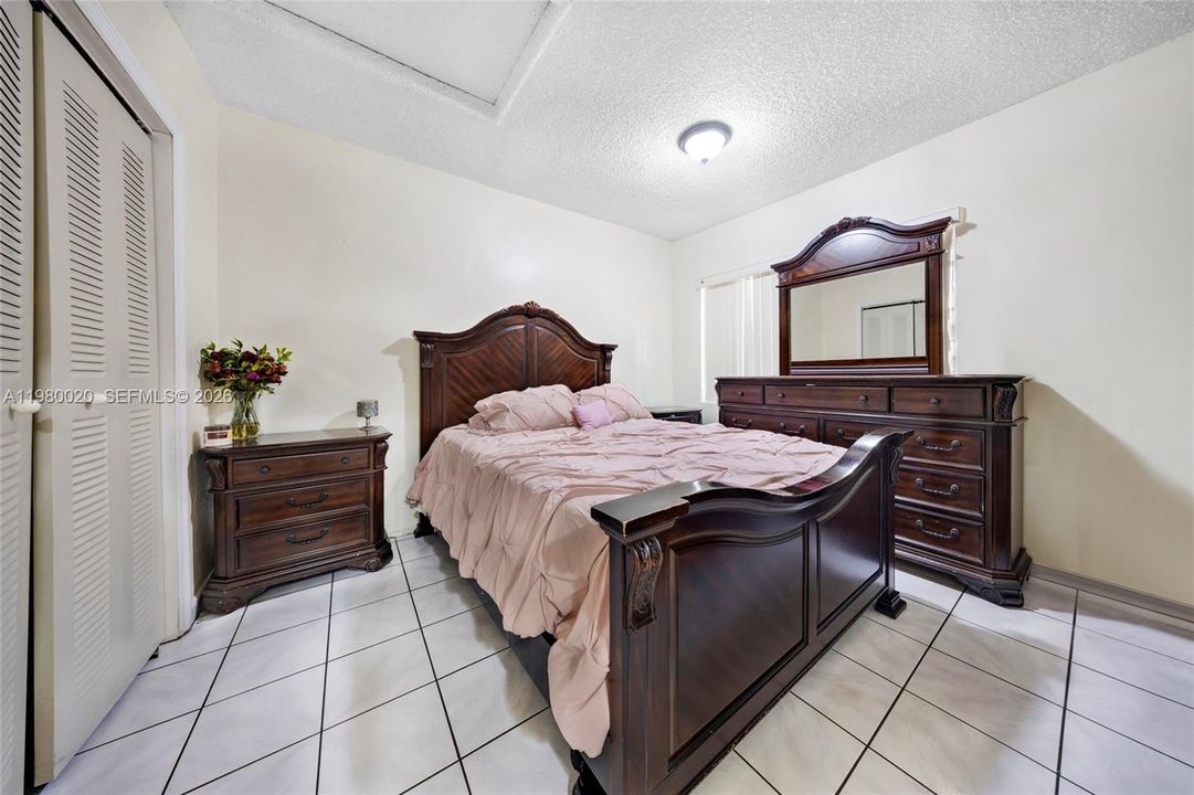 For Sale: $1,275,000 (3 beds, 1 baths, 1256 Square Feet)