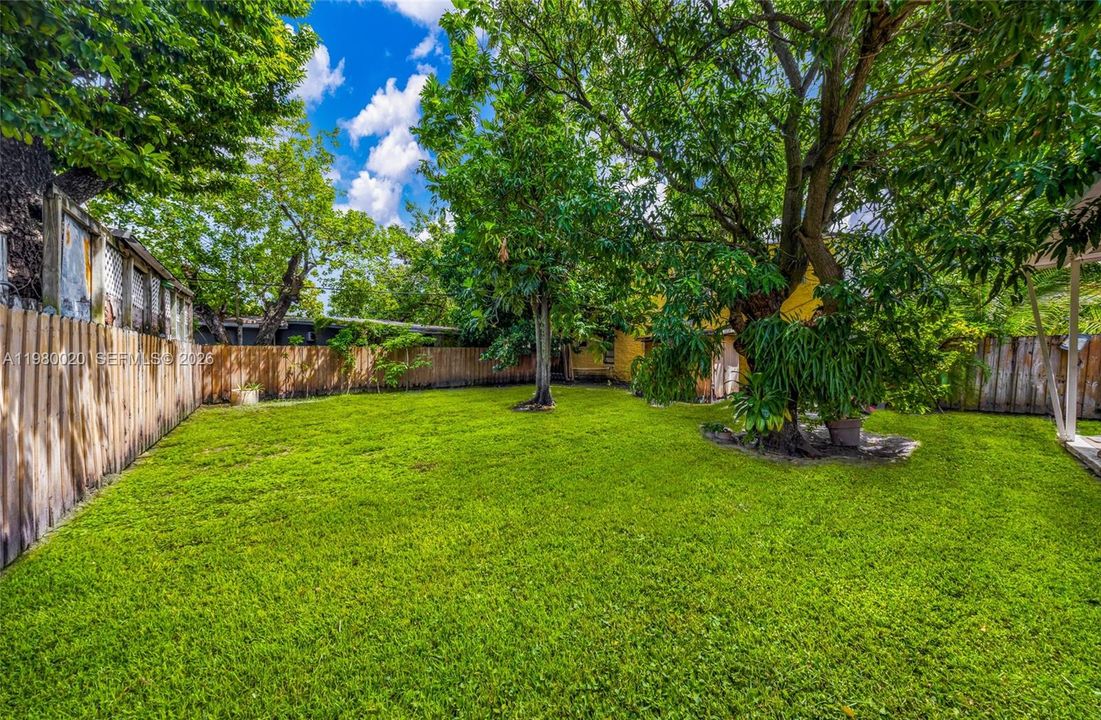 For Sale: $1,275,000 (3 beds, 1 baths, 1256 Square Feet)