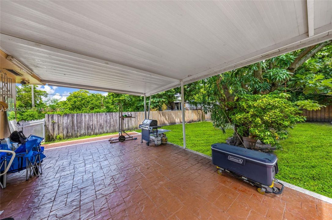For Sale: $1,275,000 (3 beds, 1 baths, 1256 Square Feet)