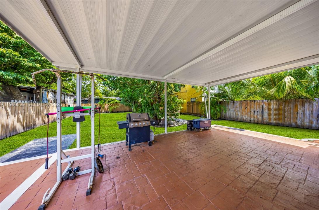 For Sale: $1,275,000 (3 beds, 1 baths, 1256 Square Feet)
