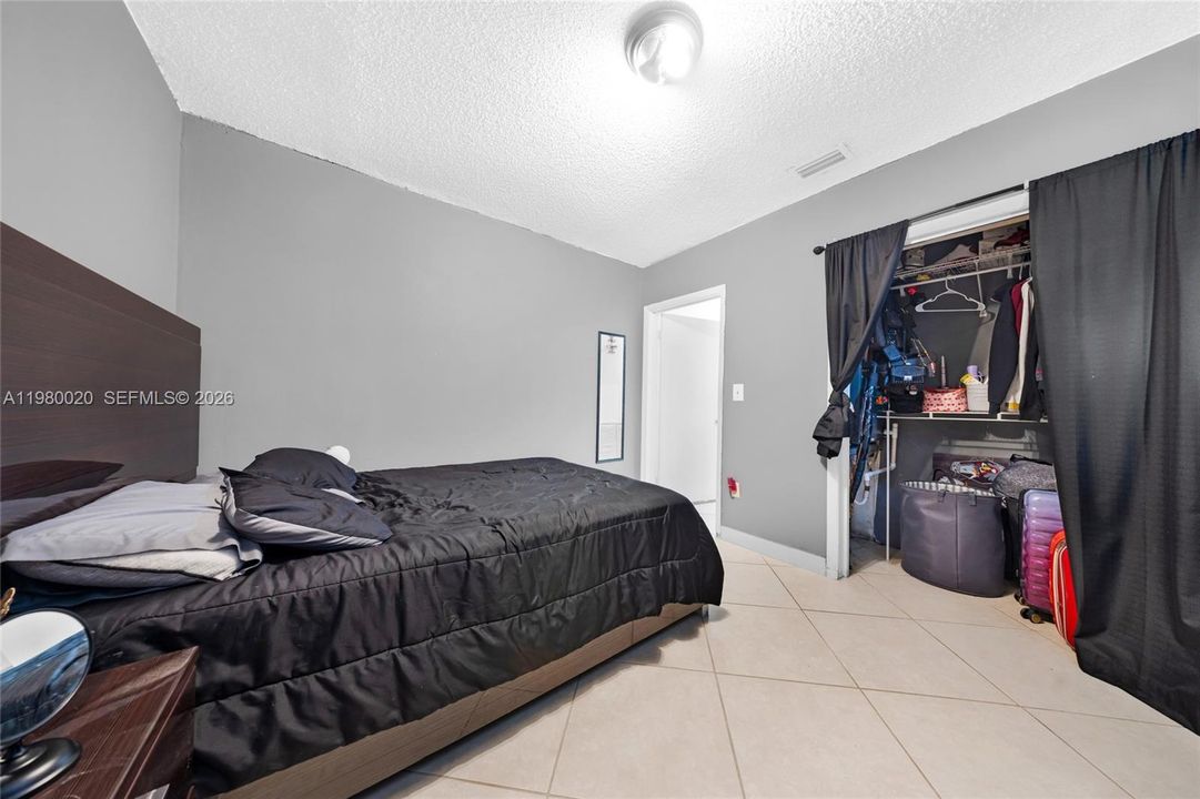 For Sale: $1,275,000 (3 beds, 1 baths, 1256 Square Feet)