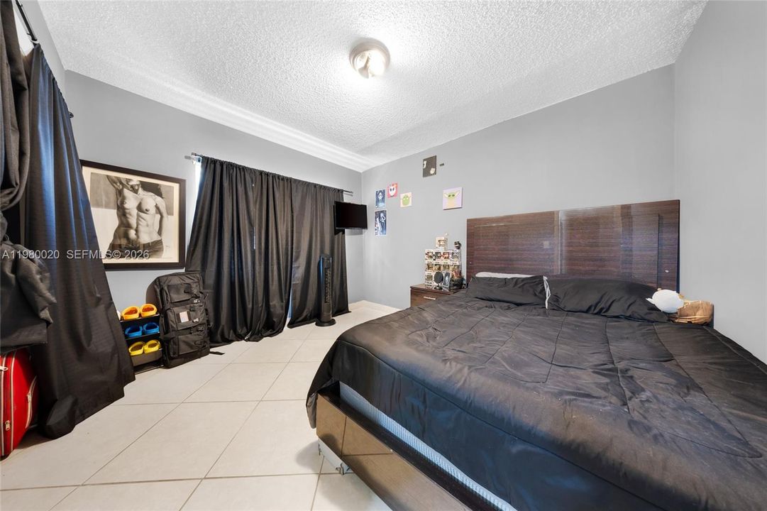 For Sale: $1,275,000 (3 beds, 1 baths, 1256 Square Feet)