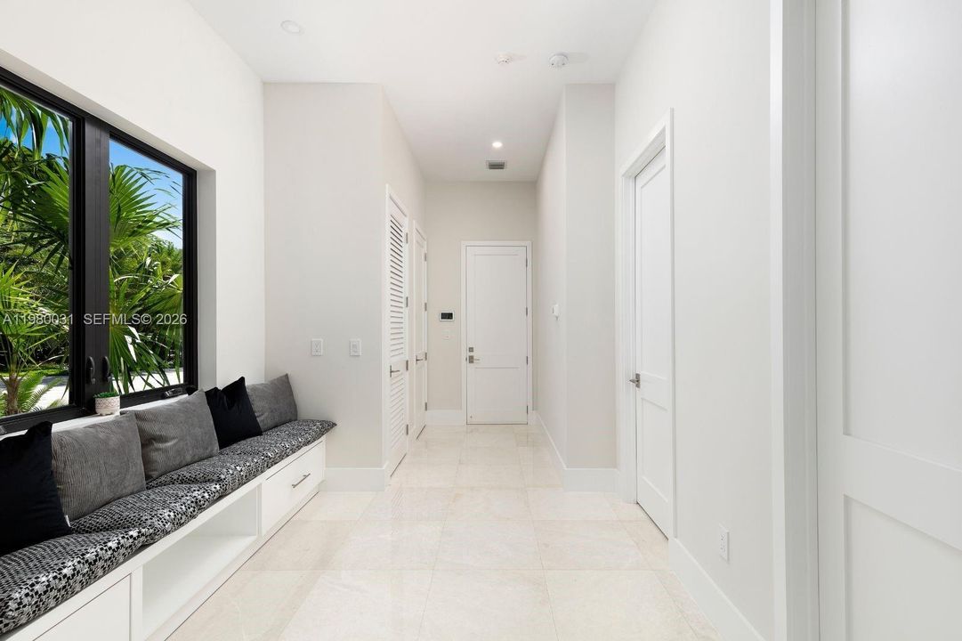 Recently Rented: $35,000 (6 beds, 7 baths, 5968 Square Feet)