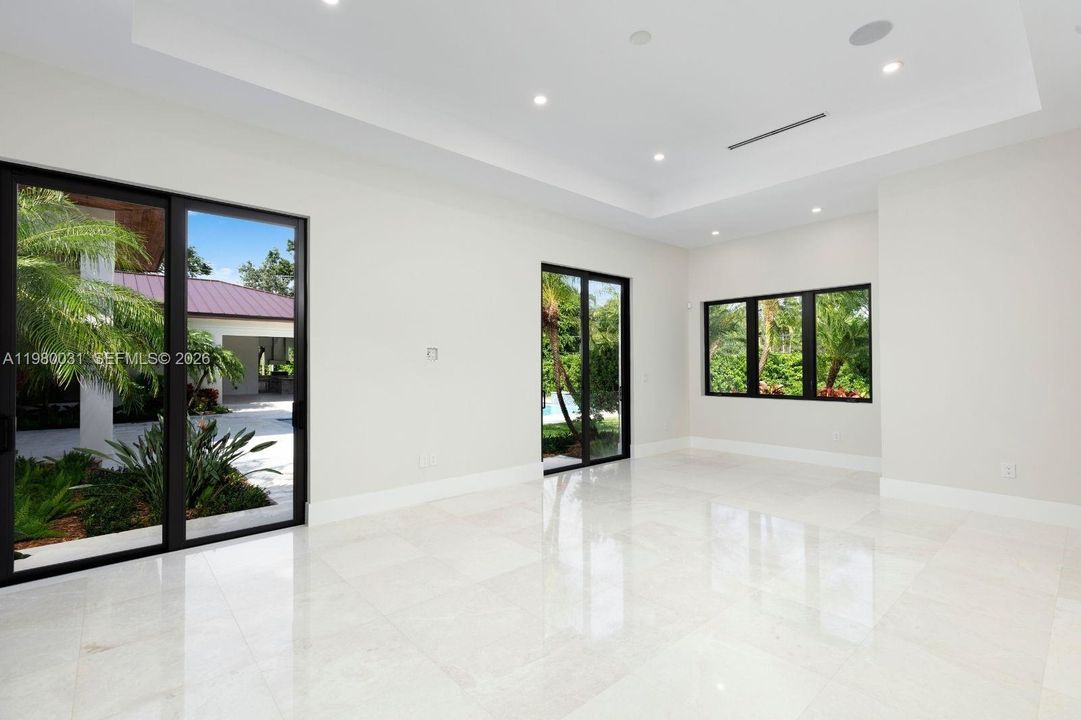Recently Rented: $35,000 (6 beds, 7 baths, 5968 Square Feet)