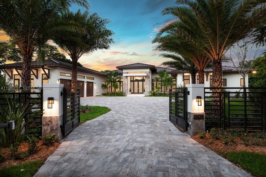 Recently Rented: $35,000 (6 beds, 7 baths, 5968 Square Feet)