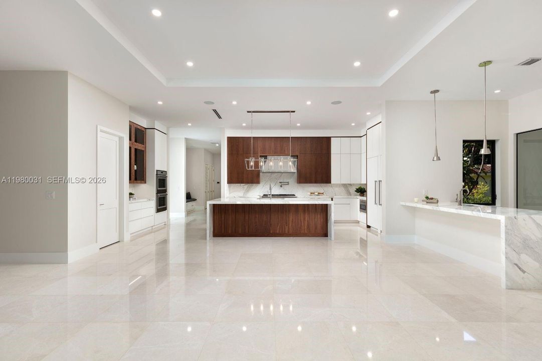 Recently Rented: $35,000 (6 beds, 7 baths, 5968 Square Feet)