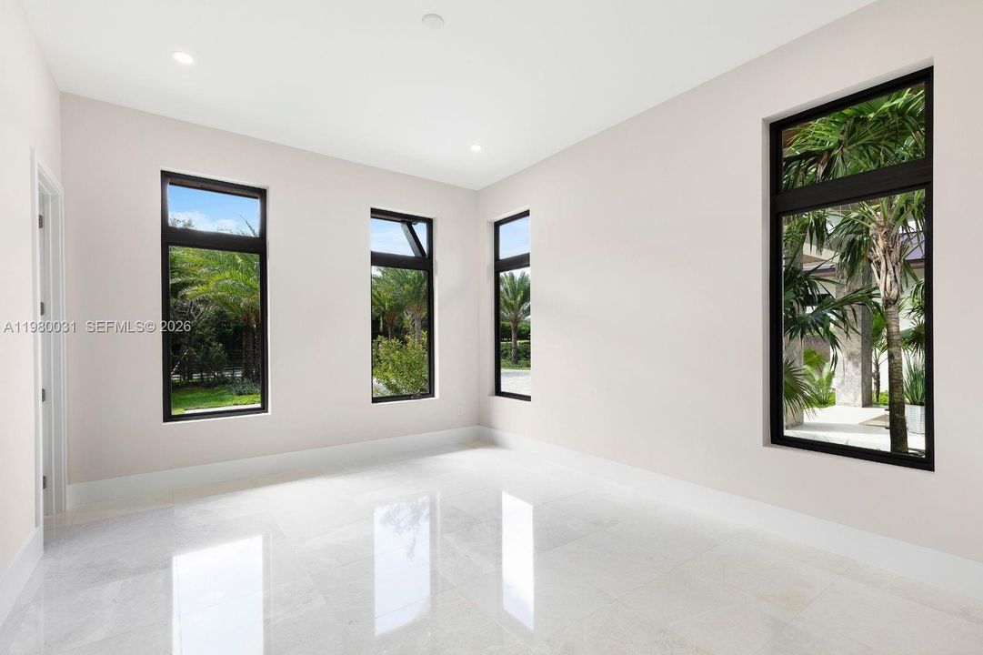 Recently Rented: $35,000 (6 beds, 7 baths, 5968 Square Feet)