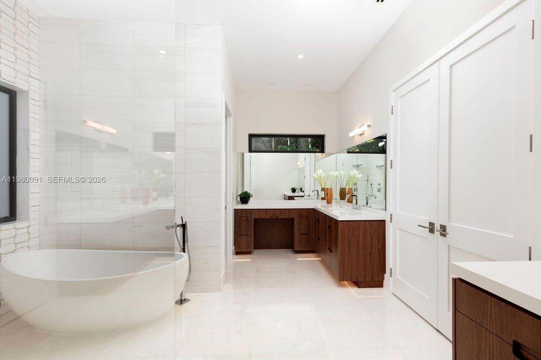 Recently Rented: $35,000 (6 beds, 7 baths, 5968 Square Feet)