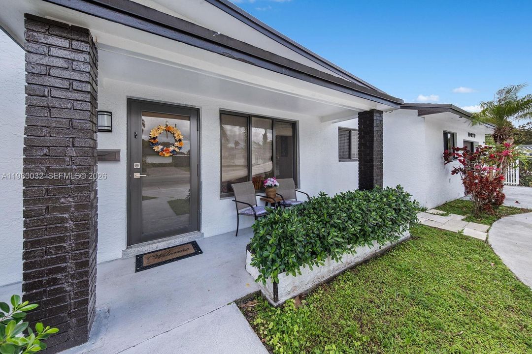 Active With Contract: $945,000 (4 beds, 3 baths, 2232 Square Feet)