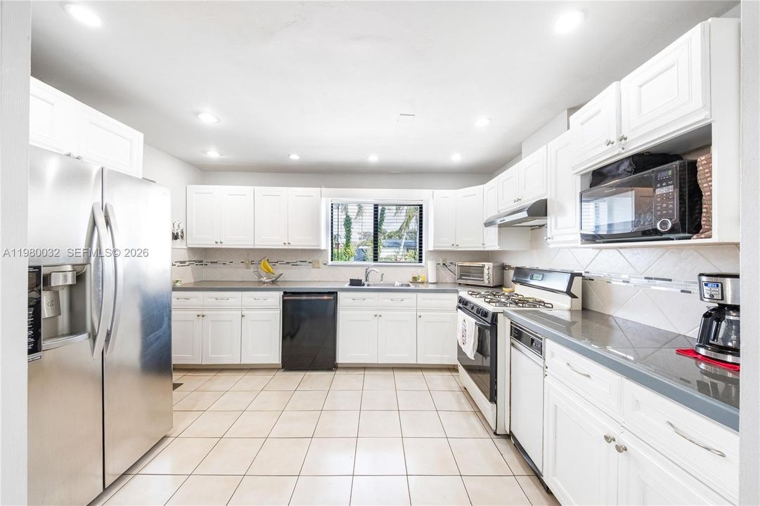Active With Contract: $945,000 (4 beds, 3 baths, 2232 Square Feet)