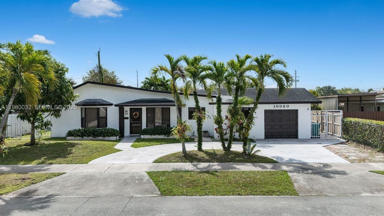 Active With Contract: $945,000 (4 beds, 3 baths, 2232 Square Feet)