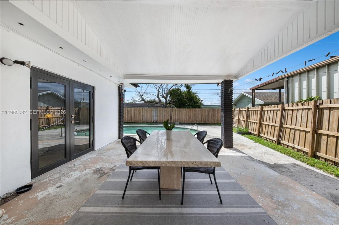 Active With Contract: $945,000 (4 beds, 3 baths, 2232 Square Feet)