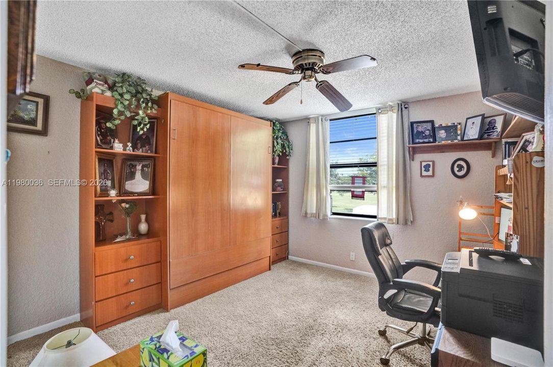 На продажу: $159,999 (2 спален, 2 ванн, 1000 Квадратных фут)