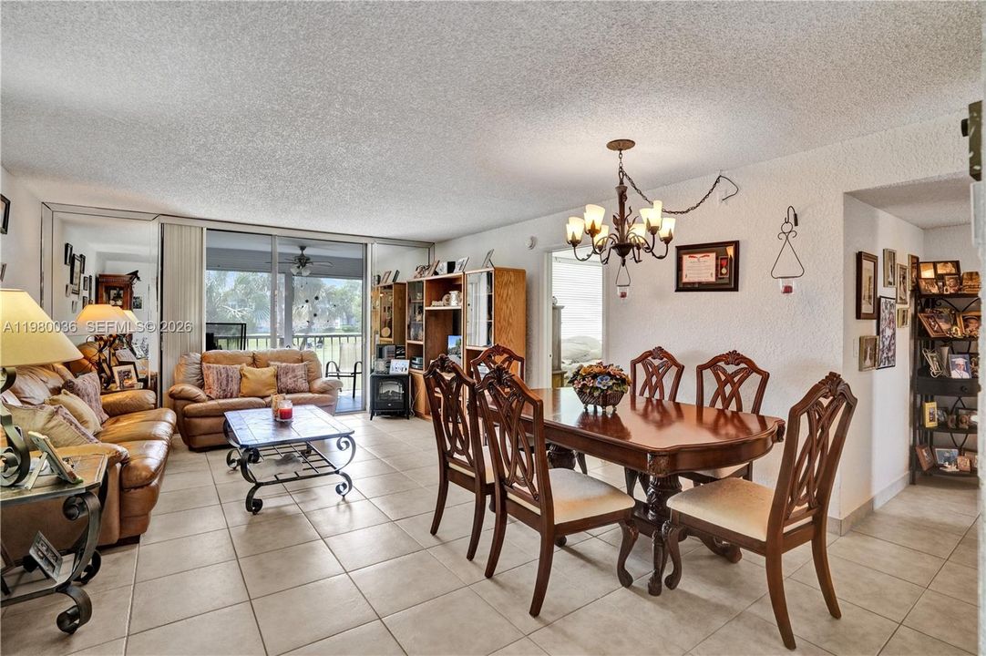 На продажу: $159,999 (2 спален, 2 ванн, 1000 Квадратных фут)