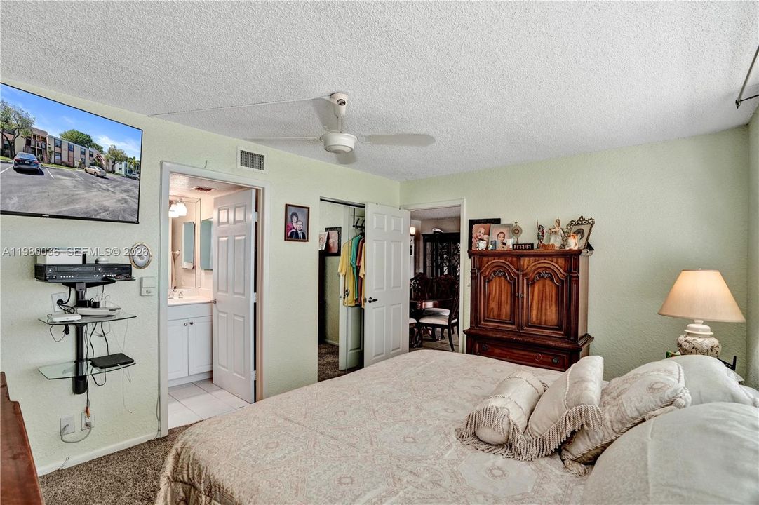 На продажу: $159,999 (2 спален, 2 ванн, 1000 Квадратных фут)