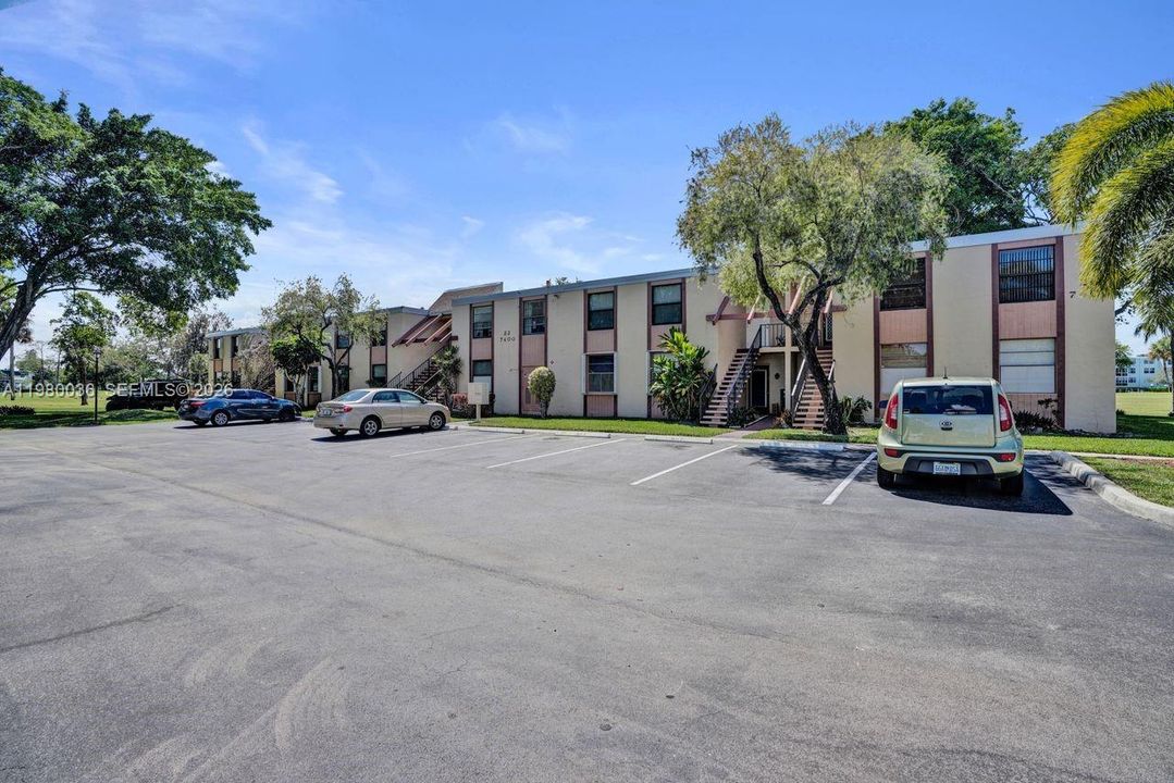 На продажу: $159,999 (2 спален, 2 ванн, 1000 Квадратных фут)